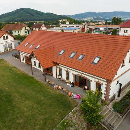 Rezort Masarykov Dvor Pstrusa Bagian luar foto