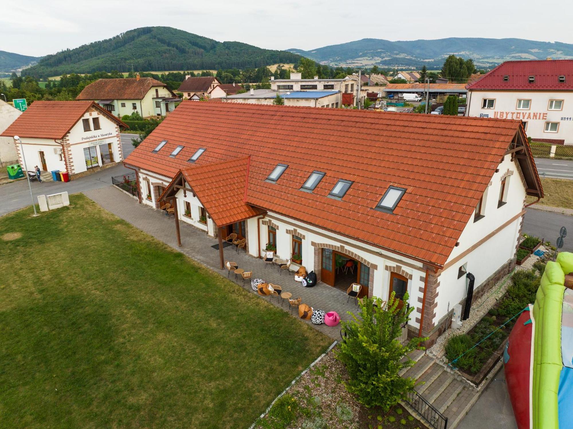 Rezort Masarykov Dvor Pstrusa Bagian luar foto