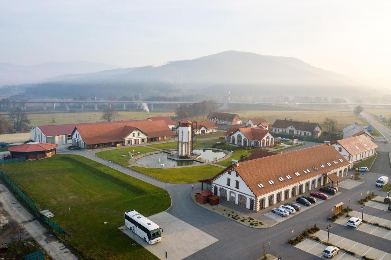 Rezort Masarykov Dvor Pstrusa Bagian luar foto