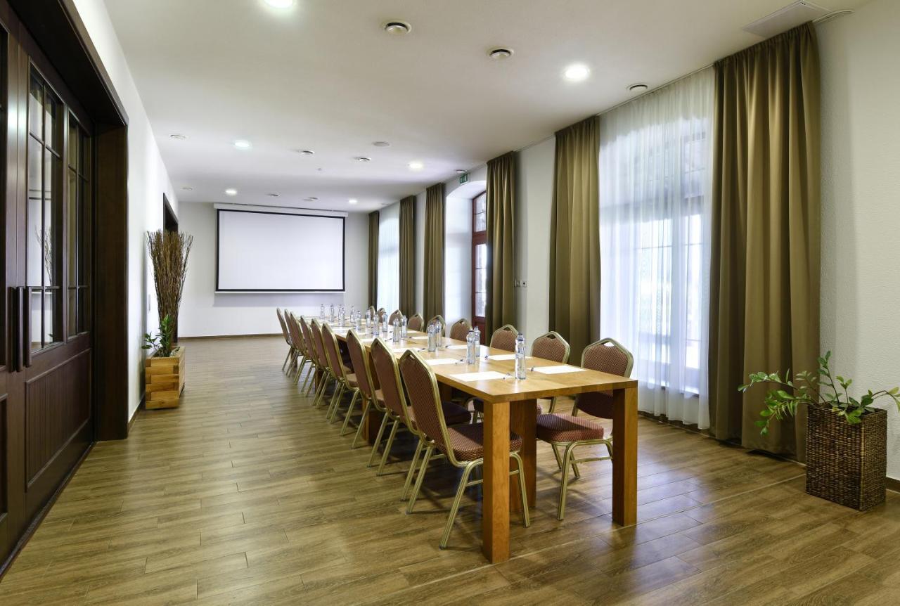 Rezort Masarykov Dvor Pstrusa Bagian luar foto